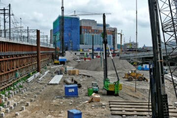 Howick Library delay: 2007.06 - 'A close-up view in the excavation' - Amsterdam photos and pictures, Oosterdok / Docklands with pile plants - on the background the Municipal Library, O.B.A.; Dutch city + geotag, Fons Heijnsbroek, The Netherlands